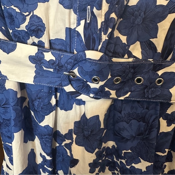 Joie Blue and White Floral Puff sleeve belted Dress (missing 1 Botton) - Picture 4 of 4
